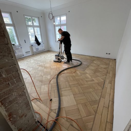 Altes historisches Stabparkett in einer alten Villa